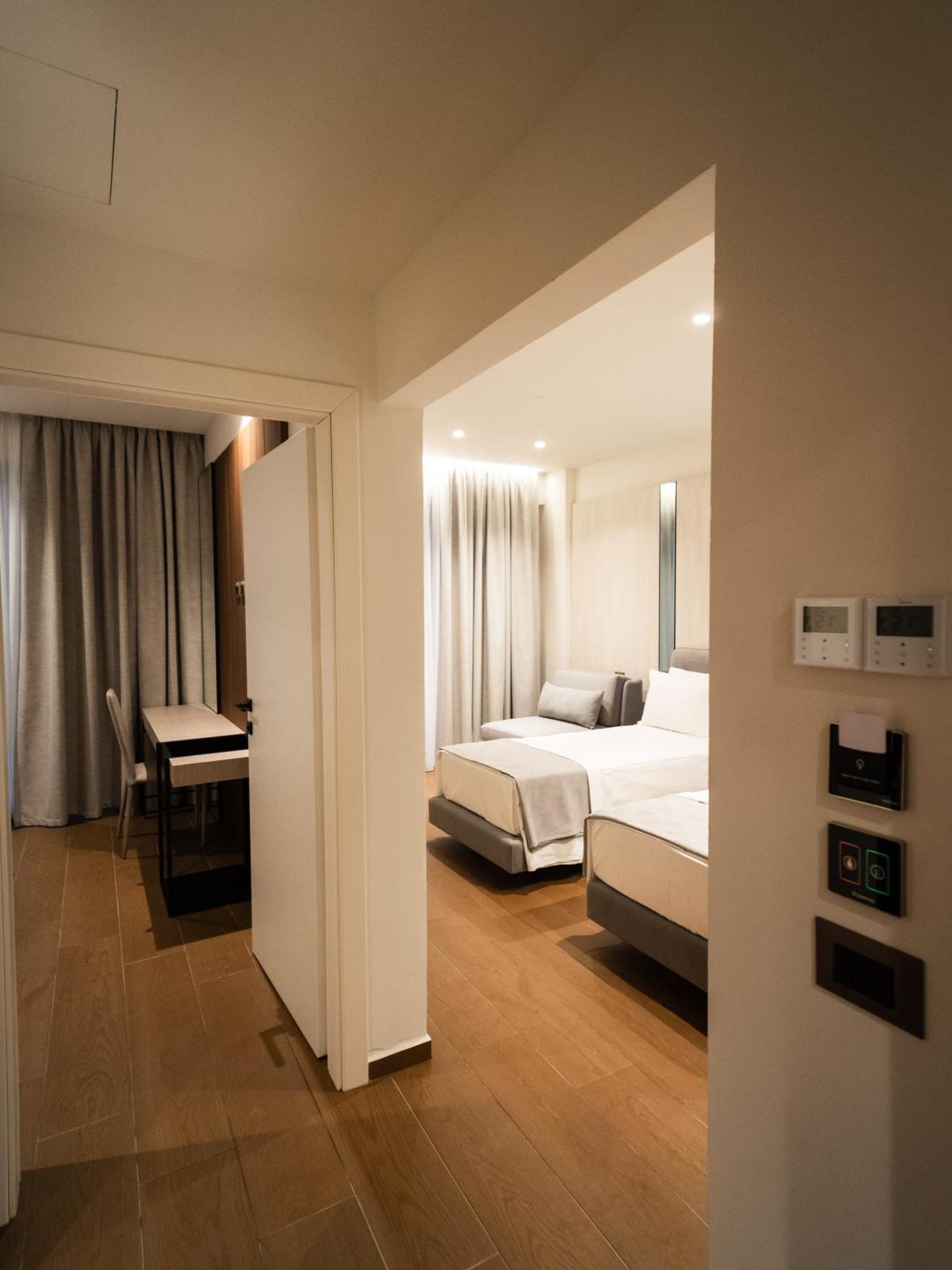 Hotel Jost Caravel à Radhimë Extérieur photo