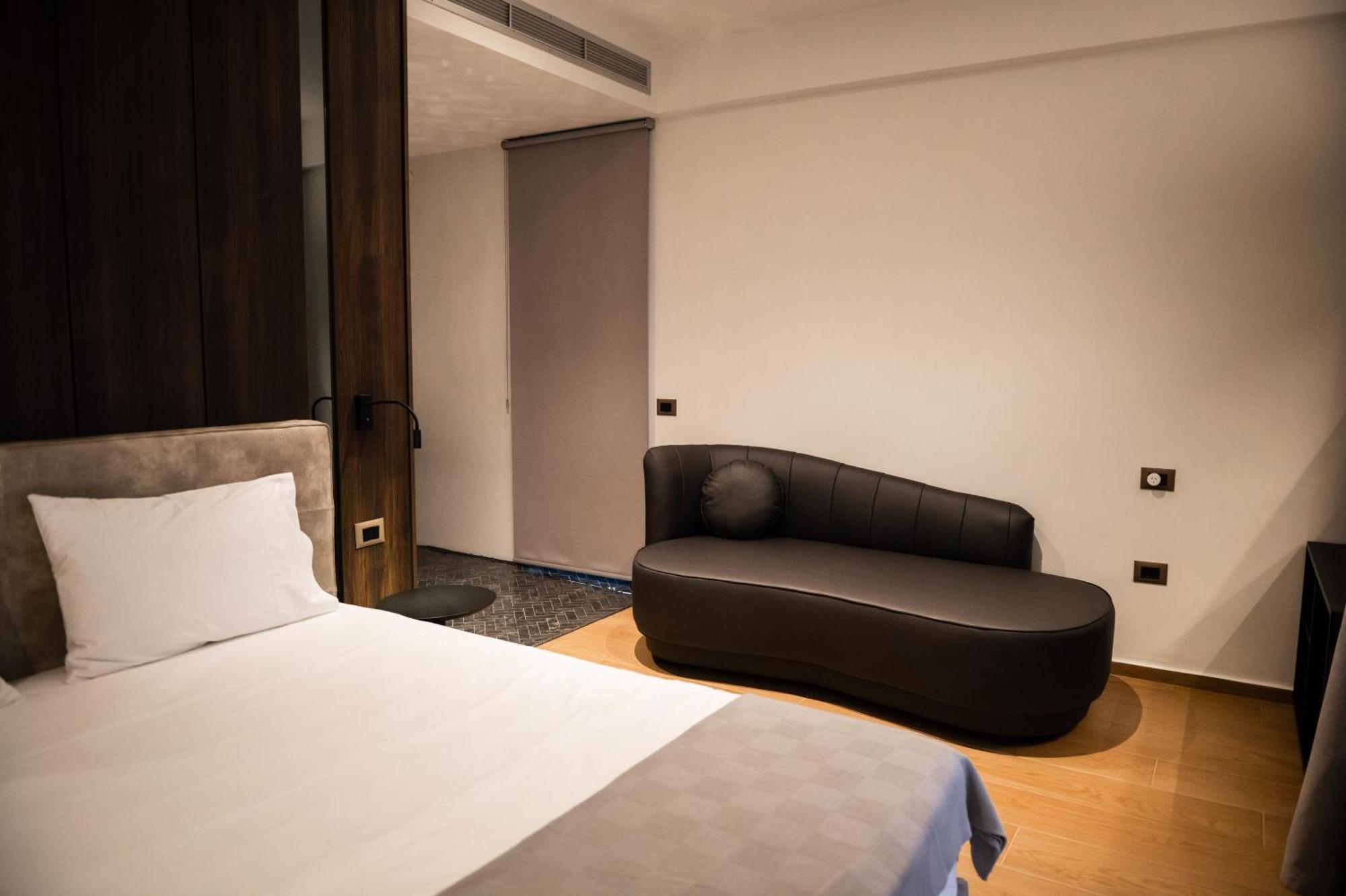 Hotel Jost Caravel à Radhimë Extérieur photo