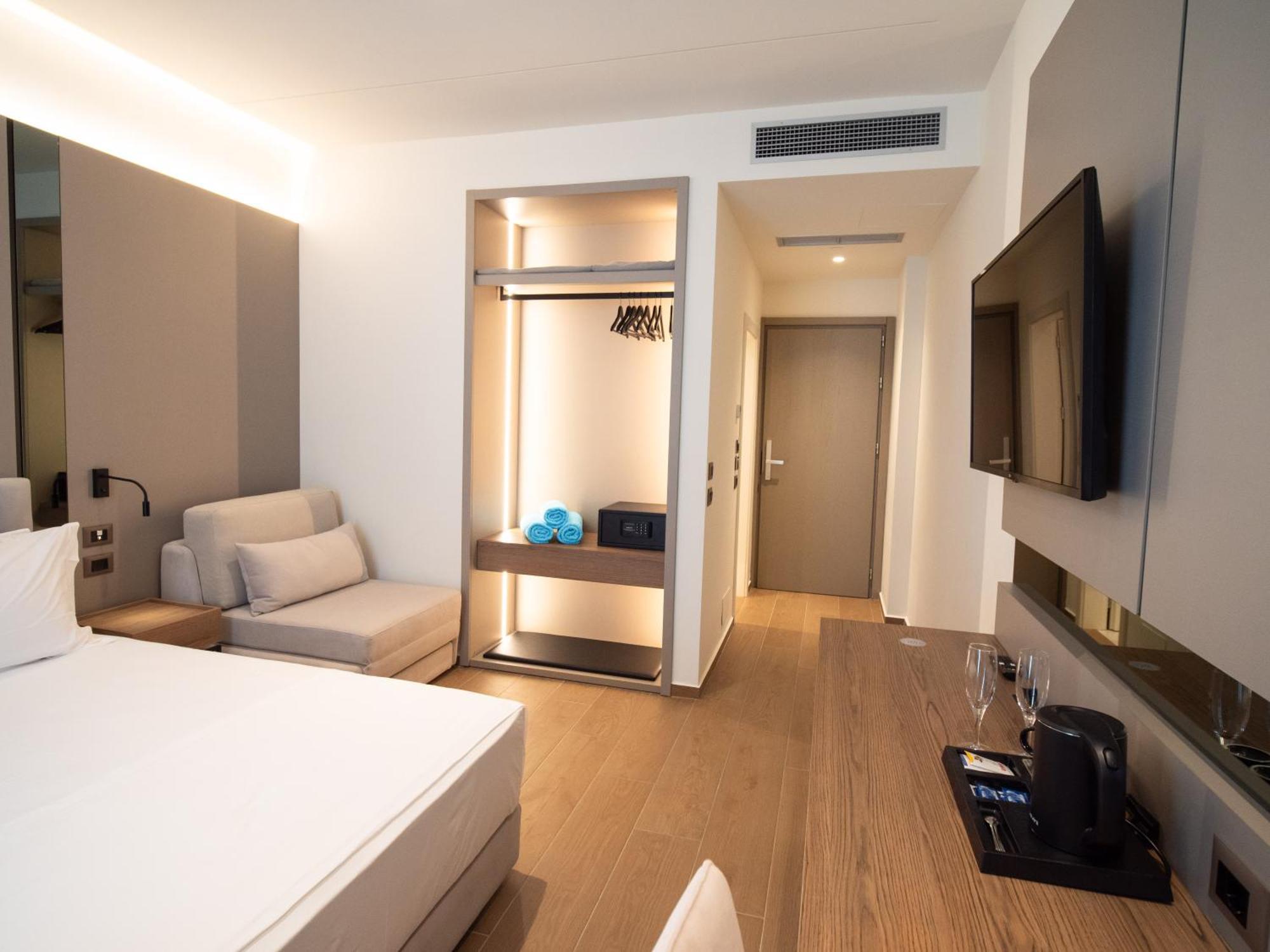 Hotel Jost Caravel à Radhimë Extérieur photo