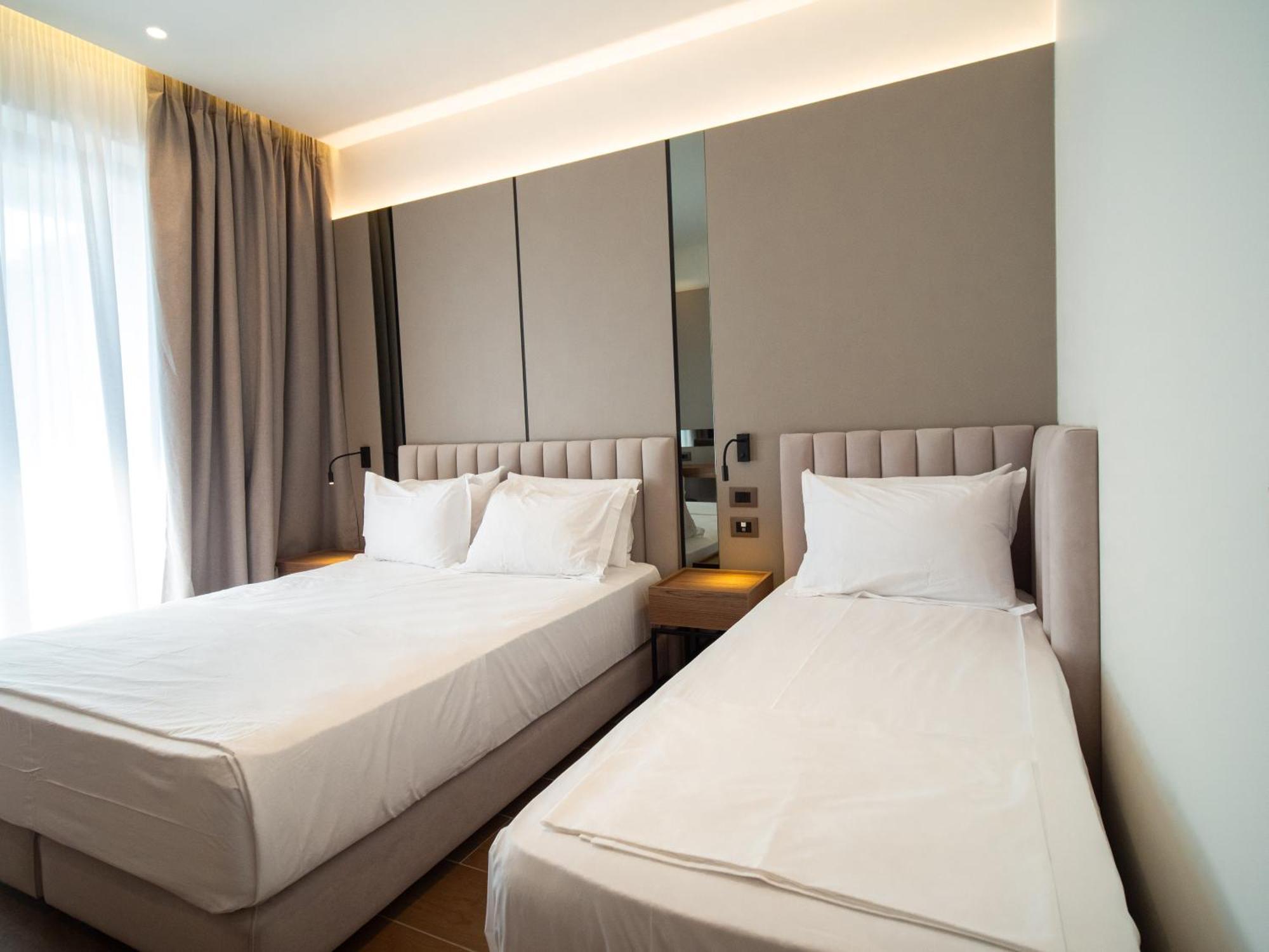 Hotel Jost Caravel à Radhimë Extérieur photo