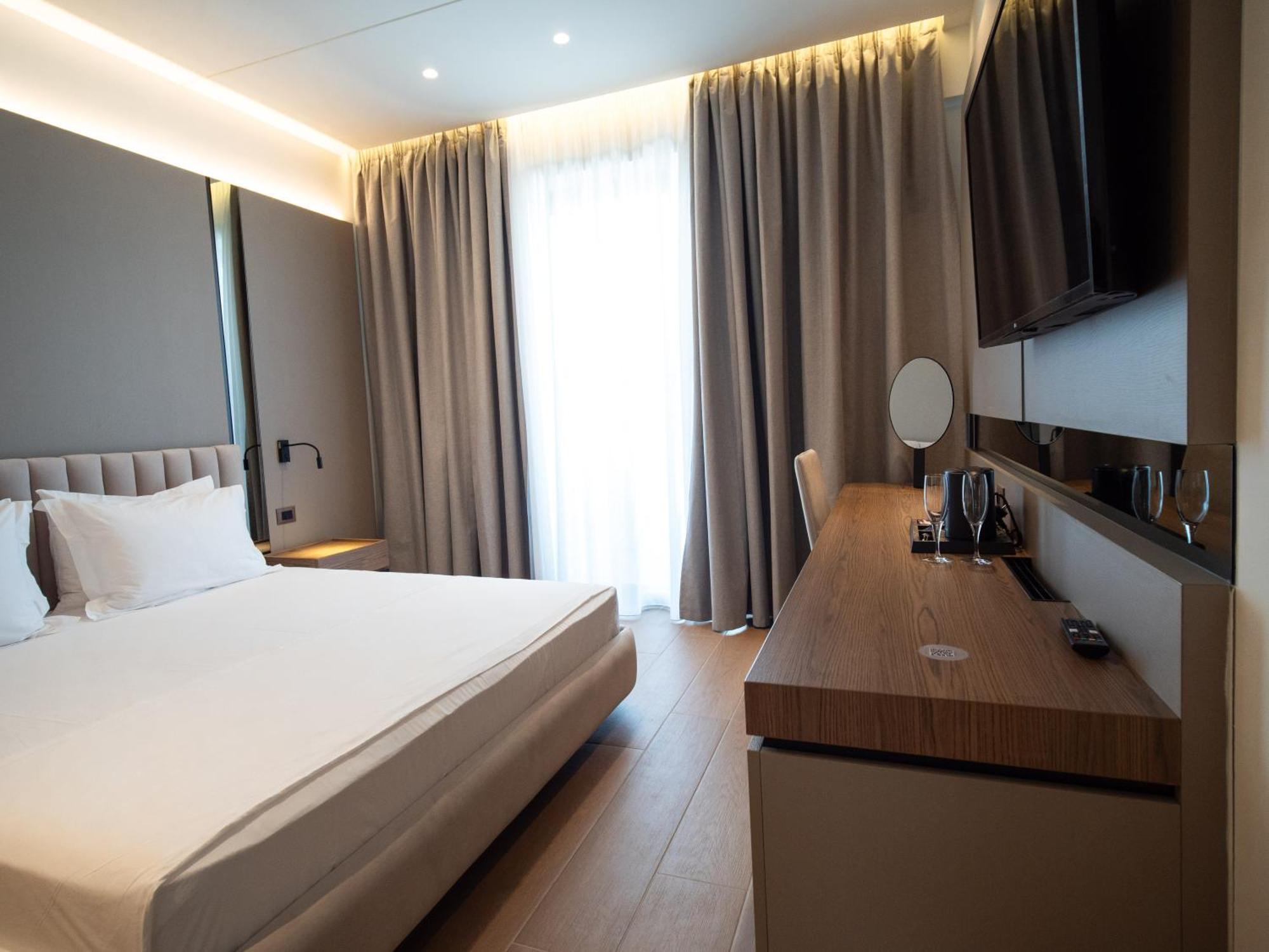 Hotel Jost Caravel à Radhimë Extérieur photo